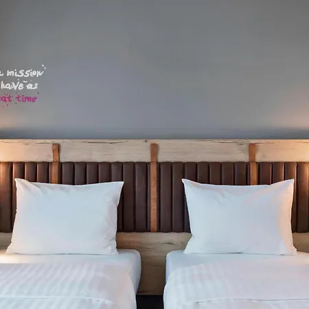 Moxy Katowice Airport 3*