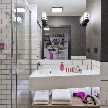 Moxy Katowice Airport Hotel