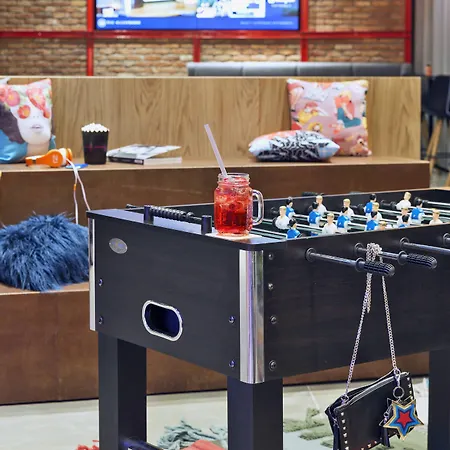 Moxy Katowice Airport فندق