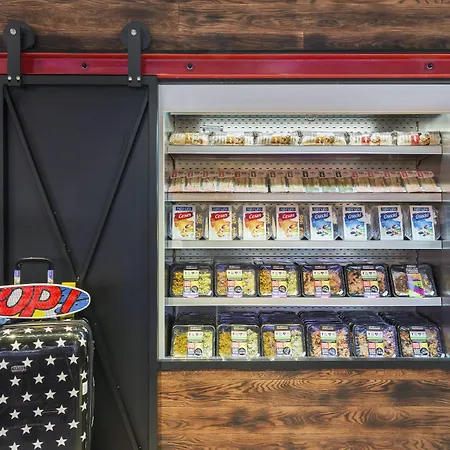 Moxy Katowice Airport فندق