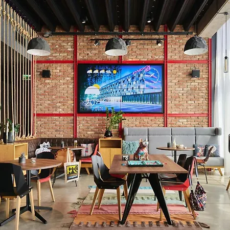 Moxy Katowice Airport מלון 3*