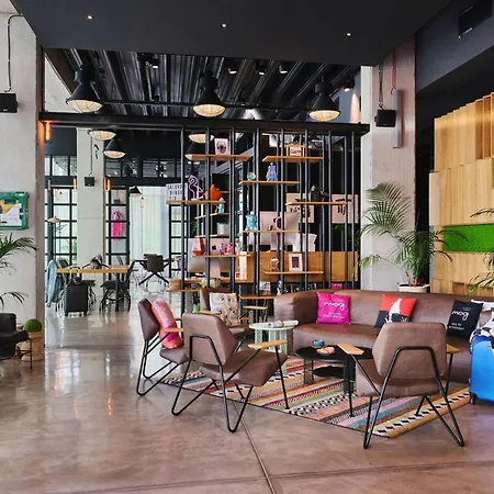 Moxy Katowice Airport מלון