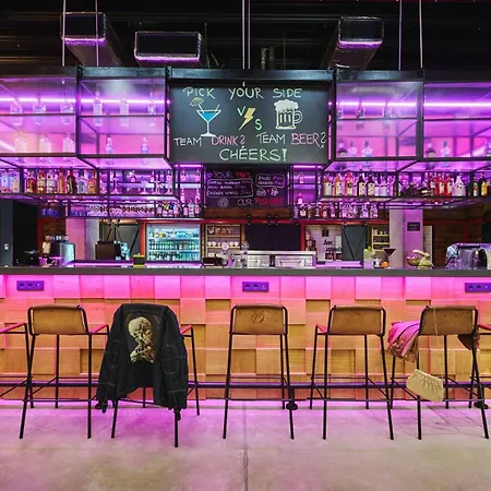 מלון Moxy Katowice Airport