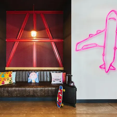 Moxy Katowice Airport فندق