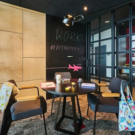 Готель Moxy Katowice Airport 3*