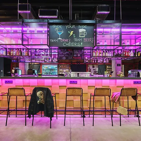 Готель Moxy Katowice Airport 3*