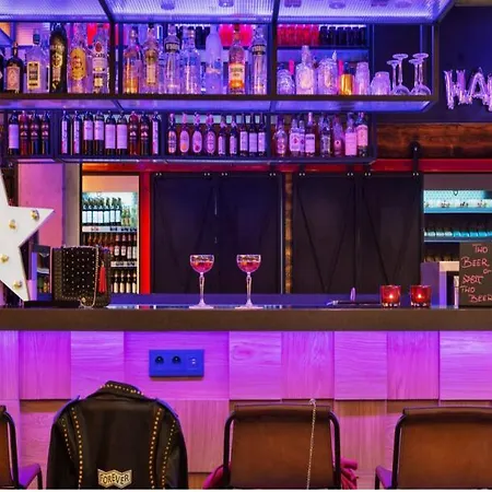 Moxy Katowice Airport فندق