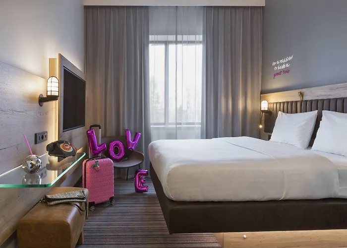 Moxy Katowice Airport מלון 3*