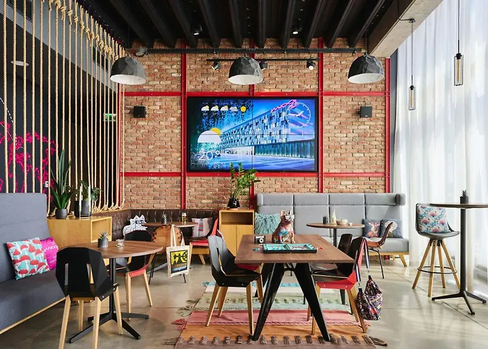 Moxy Katowice Airport מלון 3*