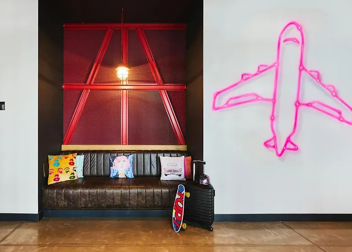 Moxy Katowice Airport מלון