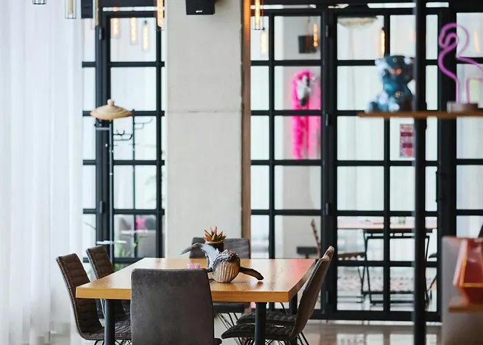 מלון Moxy Katowice Airport