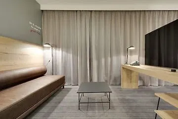 מלון Moxy Katowice Airport 3*